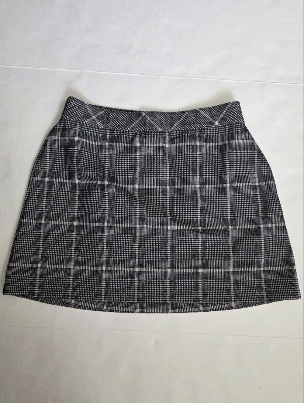 SPANX Black and White Plaid Mini Skirt. Lake New. Size L.